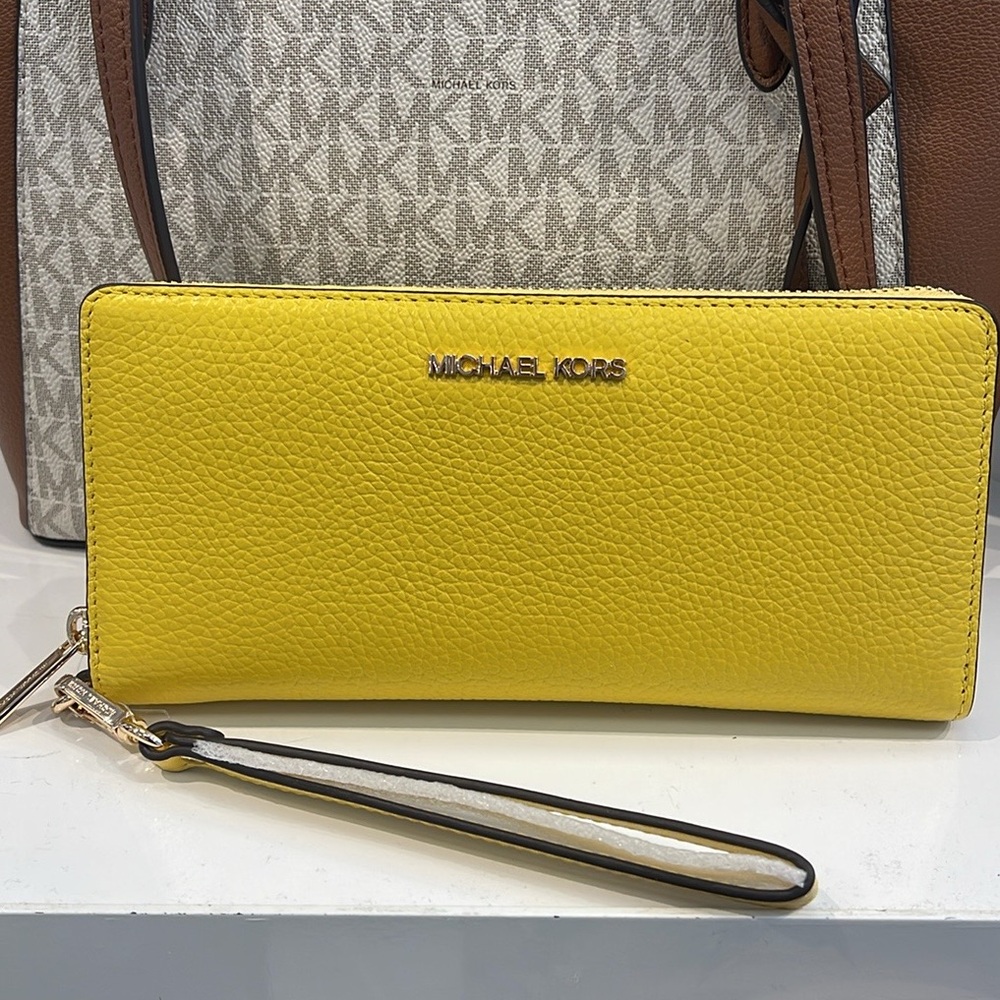 MICHAEL KORS JST 
Leather Continental Wristlet Phone Case Wallet 
Daisy Yellow